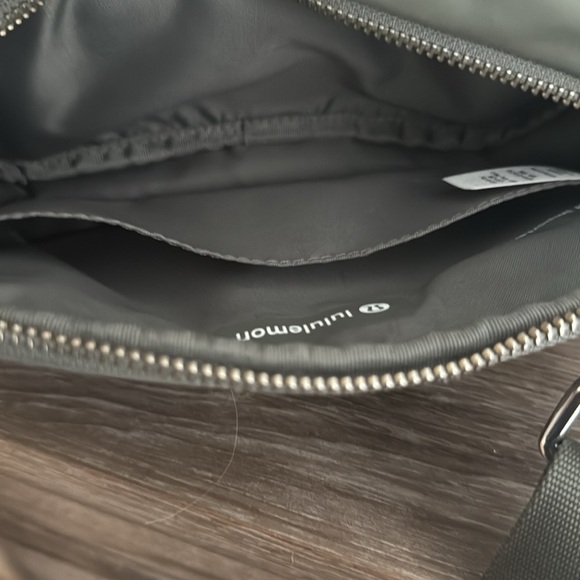 lululemon athletica Crossbody Bag in Olive Green - Picture 7 of 7